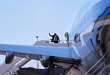 Papst Franziskus gestorben - Abflug Trump - Evan Vucci/AP/dpa