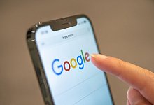 Google - Foto: Mohssen Assanimoghaddam/dpa