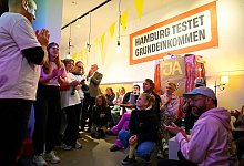 Volksentscheide in Hamburg - Grundeinkommen - Jonas Walzberg/dpa