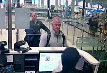 Fluchthelfer - Foto: Uncredited/DHA/AP/dpa