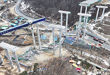 Br&uuml;ckeneinsturz auf Autobahnbaustelle in S&uuml;dkorea - Hong Ki-won/Yonhap via AP/dpa