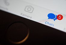 Mit den Enkeln chatten - Foto: Lino Mirgeler/dpa