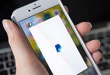 PayPal auf dem Smartphone - Catherine Waibel/dpa-tmn