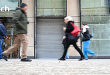 Einkaufsstraße in Frankfurt am Main - Arne Dedert/dpa
