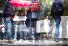 Einkaufsstra&szlig;e - Foto: Frank Rumpenhorst/dpa