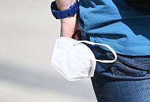 Masken sch&uuml;tzen, doch die Infektionszahlen sind offenbar wieder auf dem Vormarsch. - Bernd Wei&szlig;brod/dpa