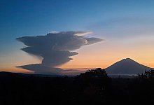 Vulkan Lewotobi Laki-Laki - Andre Kriting/AP/dpa