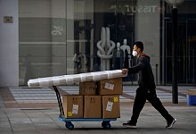 Coronavirus - Mark Schiefelbein/AP/dpa