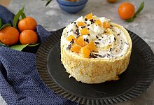 Wickeltorte mit Quarkcreme und Mandarinengelee - Mareike Pucka/biskuitwerkstatt.de/dpa-tmn