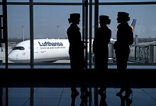Lufthansa-Flugbegleiterinnen - Sven Hoppe/dpa
