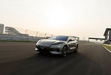 Fahrszene Denza Z9 GT - BYD/dpa-tmn