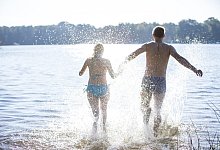 Abk&uuml;hlung im Wasser - Foto: Christin Klose