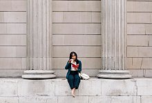 Eine Frau macht Pause - Angel Santana Garcia/dpa-tmn