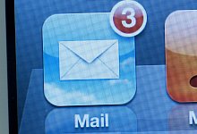 E-Mail-Konto - Foto: Peter Kneffel/dpa