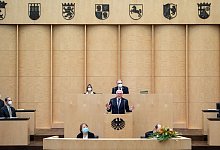 Steinmeier spricht im Bundesrat - Foto: Bernd von Jutrczenka/dpa