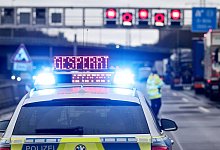 Gesperrte Stra&szlig;e - David Young/dpa/Symbolbild