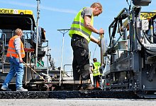 Hei&szlig;e Arbeit bei sommerlichen Temperaturen - FOTO: REINHARD ROHLF