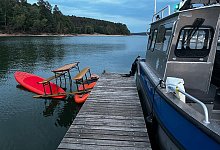 Polizei zieht Trio mit Bierbank-&laquo;Schiff&raquo; aus dem Verkehr - -/Polizei Mittelfranken/dpa