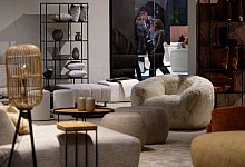 Möbel bei der Einrichtungsmesse IMM - Henning Kaiser/dpa