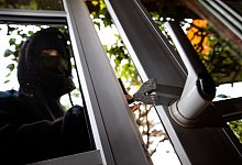 EInbrecher hebelt gekippte Terrassentür auf - Philipp von Ditfurth/dpa/dpa-tmn