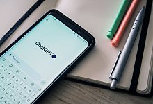 App «ChatGPT» ist auf einem Smartphone zu sehen - Christin Klose/dpa-tmn