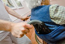 Senioren-Pflege - Foto: Markus Scholz/dpa-tmn