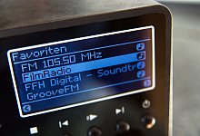 Radiosender lassen sich auch &uuml;ber das Internet empfangen - Foto: Andrea Warnecke/dpa-tmn