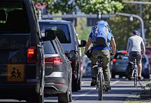 Schmaler Radweg in Dresden - Foto: Robert Michael/dpa-Zentralbild/dpa