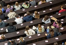 Studierende im Hörsaal - Peter Kneffel/dpa/dpa-tmn
