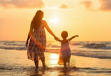 Schon zu Beginn ihres Lebens bekamen die beiden neue Vertrauenspersonen. - Symbolbild: Pixabay