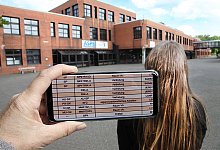 Per Handy: An der Gesamtschule kann der Stundenplan samt Ausfallstunden online abgerufen werden. - Vera Gerstendorf-Welle
