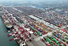 Blick auf den Hafen von Qingdao in der ostchinesischen Provinz Shandong. - Li Ziheng/Xinhua/dpa