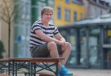 Im Freizeitoutfit: Ansgar Brinkmann ist für jeden Spaß zu haben. Der Kultkicker, der unter anderem bei Arminia Bielefeld spielte, zieht nun bald ins Dschungelcamp ein. - Sarah Jonek