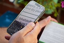 Lupenfunktion auf einem iPhone - Franziska Gabbert/dpa-tmn