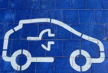 E-Auto-Symbol - Christoph Dernbach/dpa