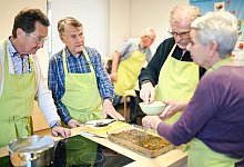 Der Männer-Kochkurs als Trauerbewältigung läuft seit März 2024. - Uwe Anspach/dpa