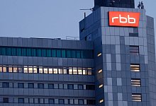 Die anderen ARD-Häuser verlieren in der RBB-Affäre um die abberufene Intendantin Patricia Schlesinger das Vertrauen in die Spitze des Rundfunks Berlin-Brandenburg. - Carsten Koall/dpa