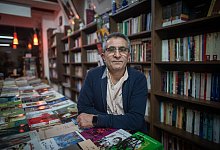 Abbas Maroufi im Februar 2019 in seinem Berliner Buchladen. - Arne Bänsch/dpa