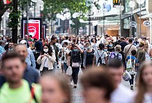 Einkaufsbummel - Foto: Marius Becker/dpa
