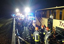 Busunfall in Norditalien - --/Vigili del Fuoco/dpa