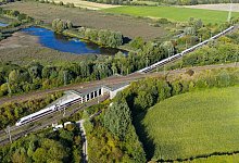 Nach Brand: Zugverkehr Bahnstrecke Hannover-Berlin gestört - Julian Stratenschulte/dpa
