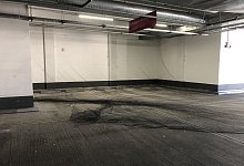 Im Parkhaus Centrum werden Netze aufgeh&auml;ngt. - Robert Glass