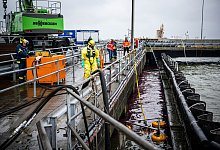 Schiffsunfall im Hafen Cuxhaven - Sina Schuldt/dpa