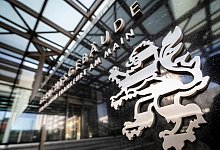 Der Eingang zum Oberlandesgericht in Frankfurt - Boris Roessler/dpa/dpa-tmn