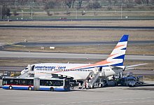 Charterflug mit afghanischen Ortskräften - Sebastian Christoph Gollnow/dpa