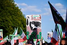 Demonstration zum ersten Todestag von Jina Mahsa Amini - Annette Riedl/dpa