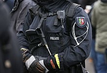 Polizeieinsatz bei Fu&szlig;ballspiel - Friso Gentsch/dpa/Archivbild