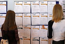 Viele Jugendliche fühlen sich bei der Berufswahl nicht ausreichend unterstützt. Das geht aus einer repräsentativen Befragung des Meinungsforschungsinstituts iconkids & youth hervor. - Bernd Wüstneck/dpa