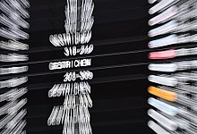 Anzeigetafel Flughafen - Bernd Wei&szlig;brod/dpa/dpa-tmn