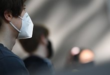 Schule mit Mundschutz - Foto: Arne Dedert/dpa